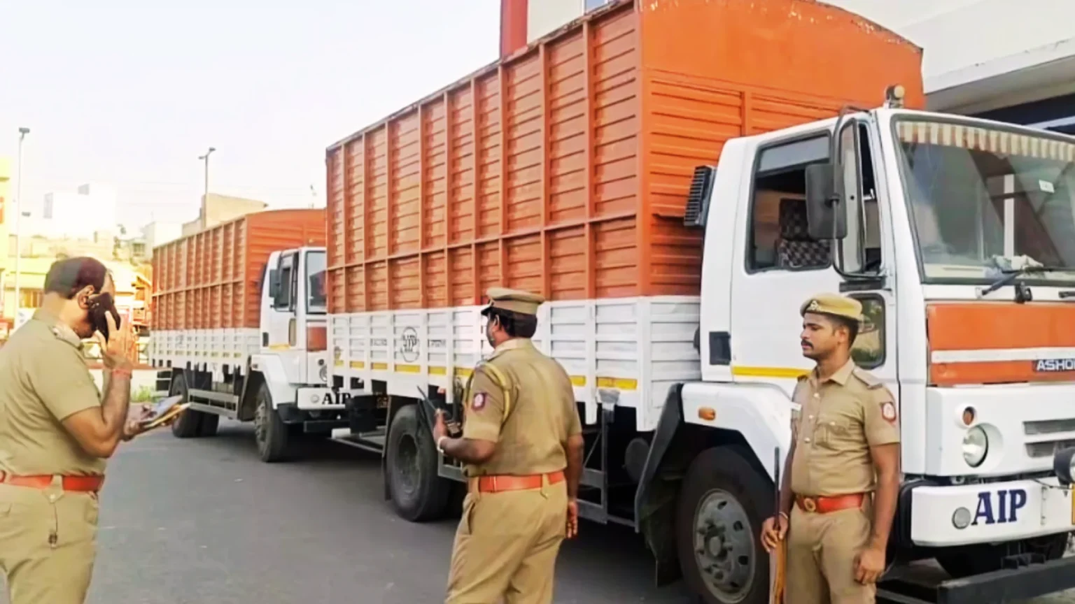 trucks-carrying-cash-worth-2000-crore-detained-in-andhra-pradesh